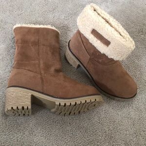New never worn brown heeled boots